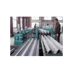 質(zhì)量好的三波護(hù)欄板機(jī)組哪里買，南通護(hù)欄板機(jī)