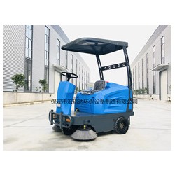 廊坊小型駕駛式掃地車，電動清掃車